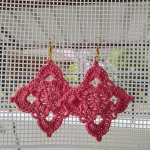 rosy diamond crochet earrings